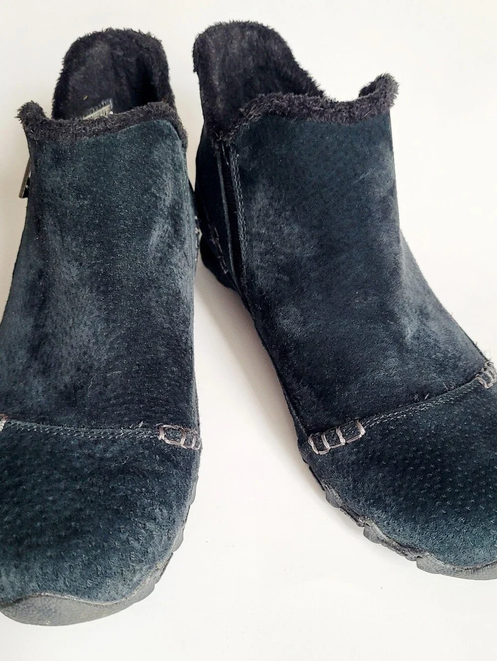 Skechers black suede
